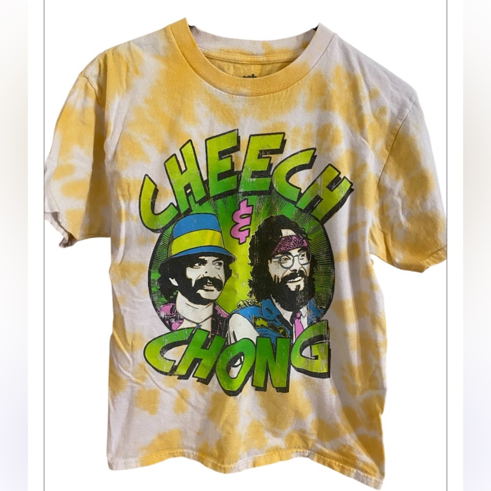 Cheech & Chong vintage Yellow Short Sleeve Tee. Size small  100% cotton